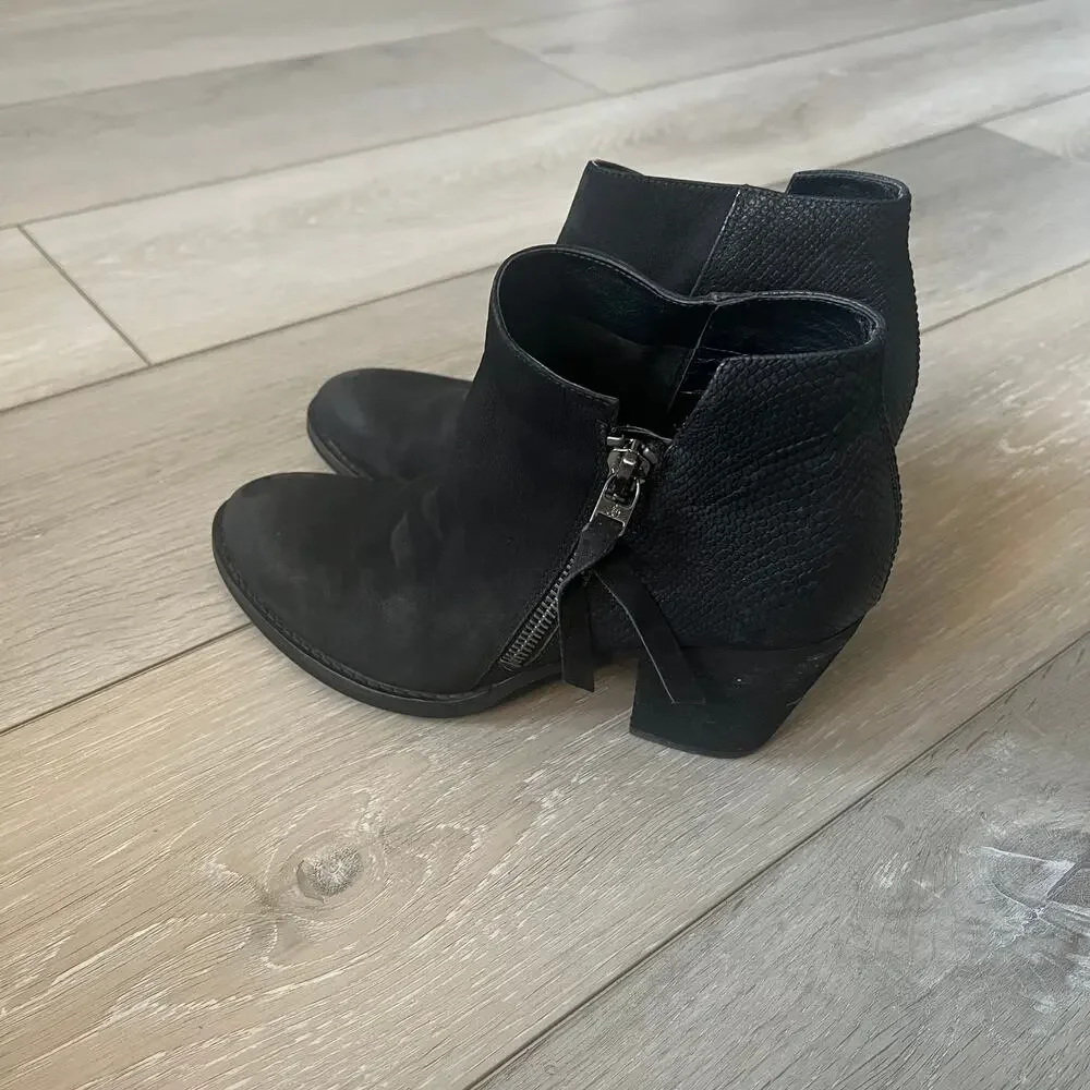 Sam Edelman 'Macon' Women's SZ 6 Black Nubuck Leather Snake Print Ankle Boot